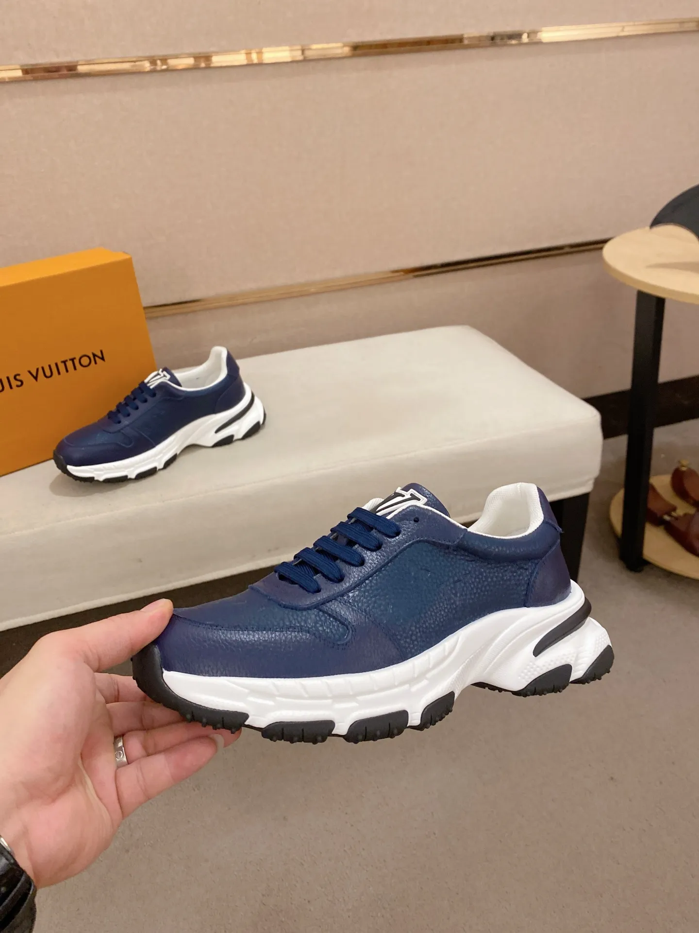 Men's shoes💰 442💰louis vuitton (Louis Vuitton/lv)🔍🔍The new counters are on sale at the same time. The uppers are imported from Italy. ⃣️Re-engraved🇮🇹💪💪, ⚠Sole: The original sole is specially provided by the original factory, the exclusive movable molded sole is super comfortable, ⚠Original and single goods 🔍high quality, you can enter and leave the counter at will, welcome to compare⚠. Code number: 38-44 (45/customized, non-refundable)